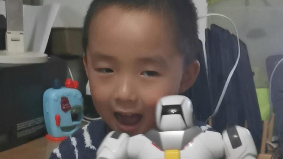 时间延迟下,控制月球车越难,还有挫败感,还是自主机器人比较省心。